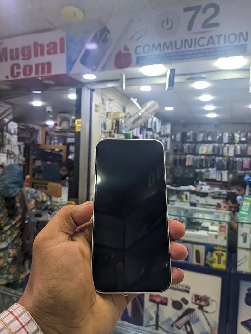 Apple iPhone 13 1