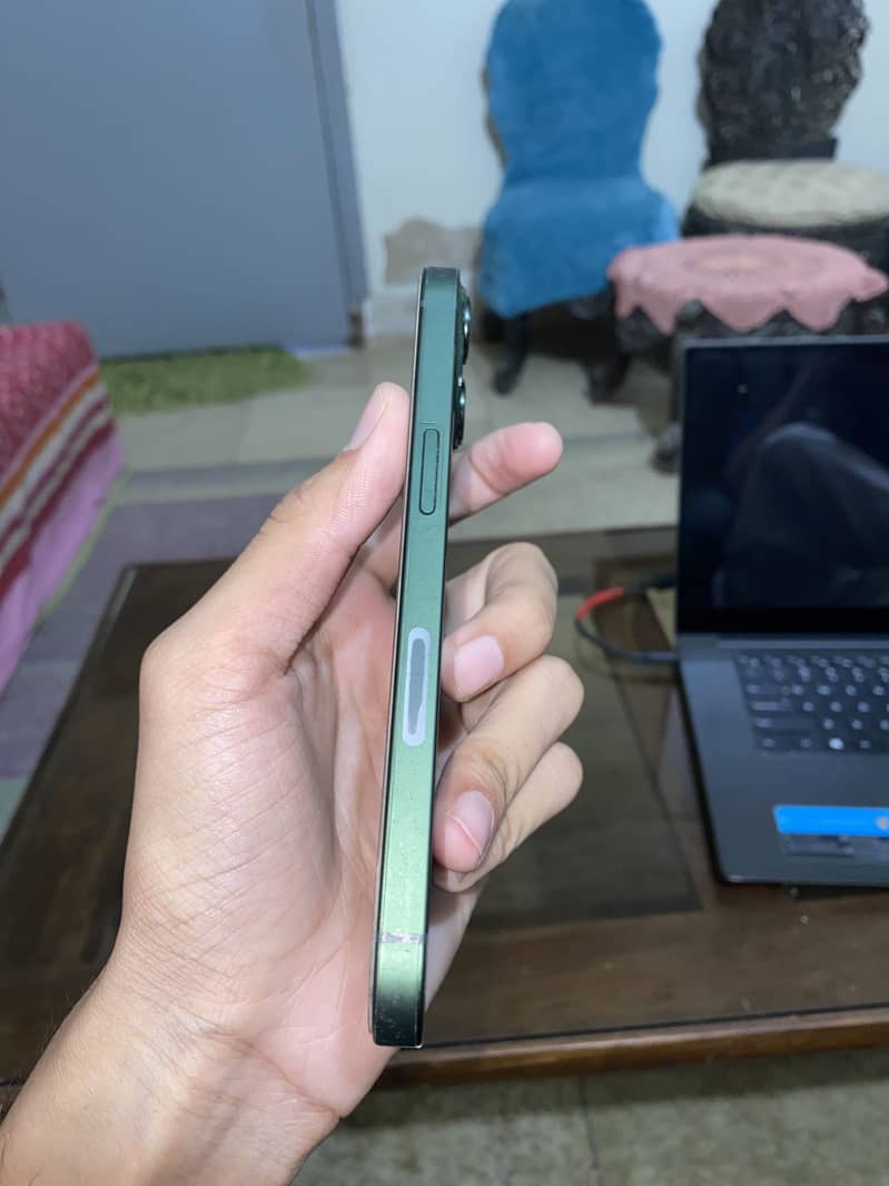 Apple iPhone 13 2