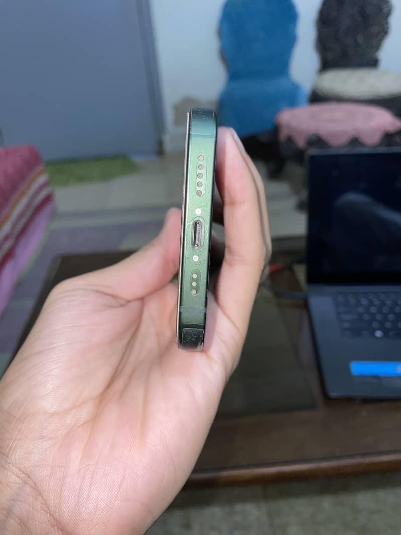 Apple iPhone 13 5