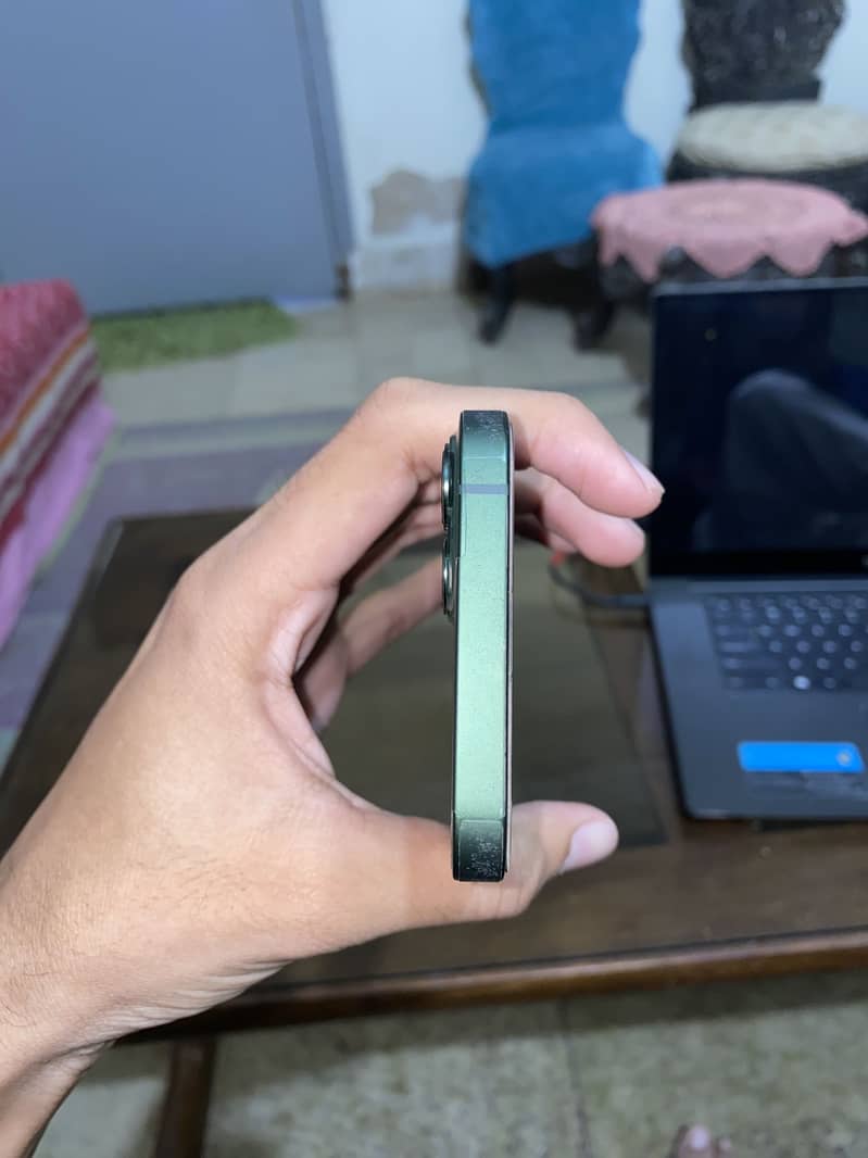 Apple iPhone 13 6