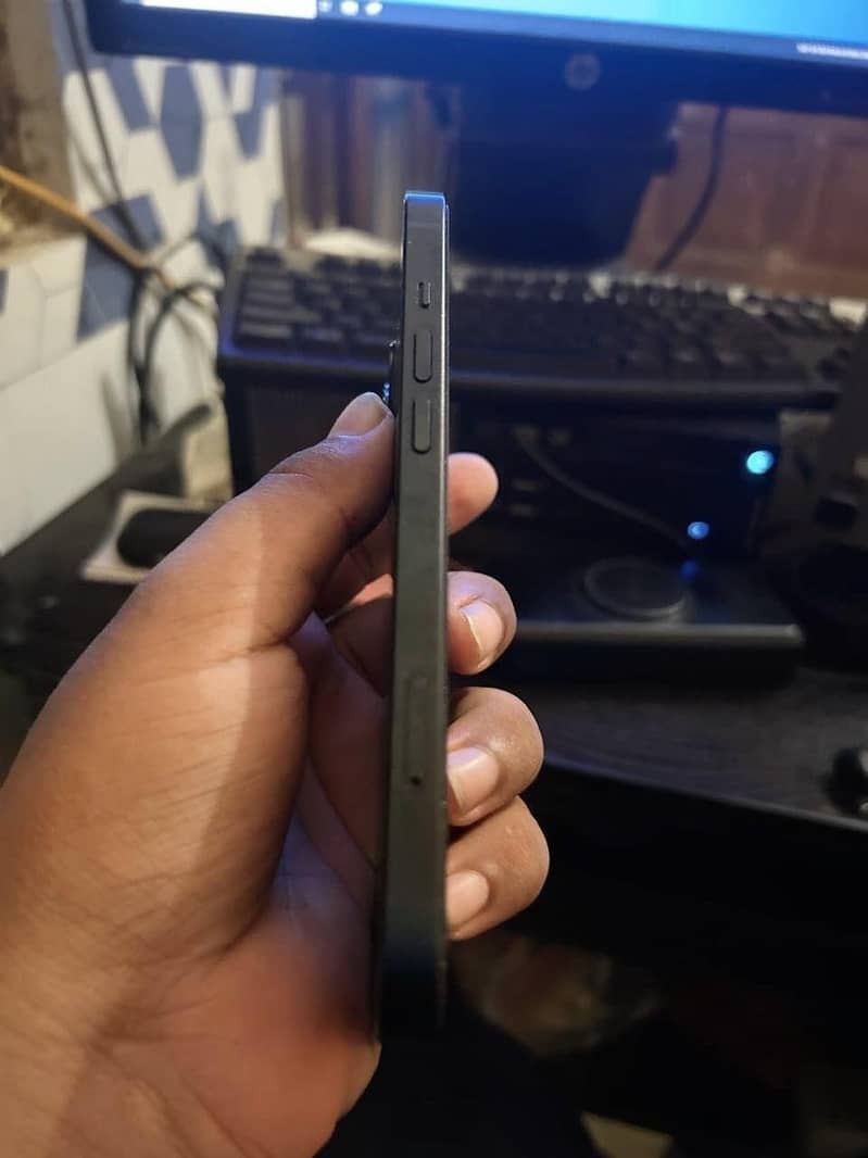 Apple iPhone 13 1