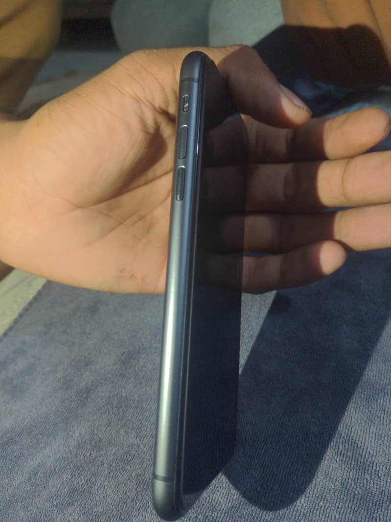 Apple iPhone 11 3