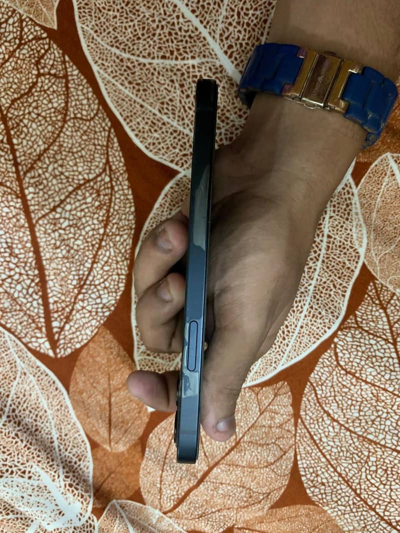 Apple iPhone 12 5