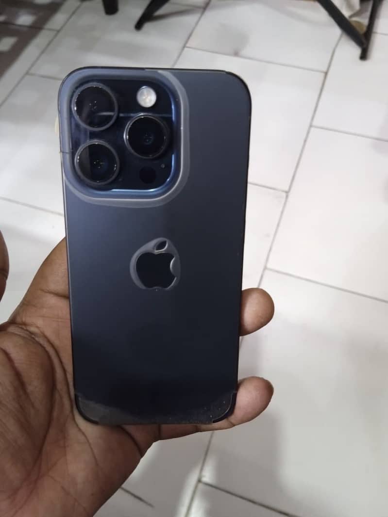 Apple iPhone 15 Pro 3