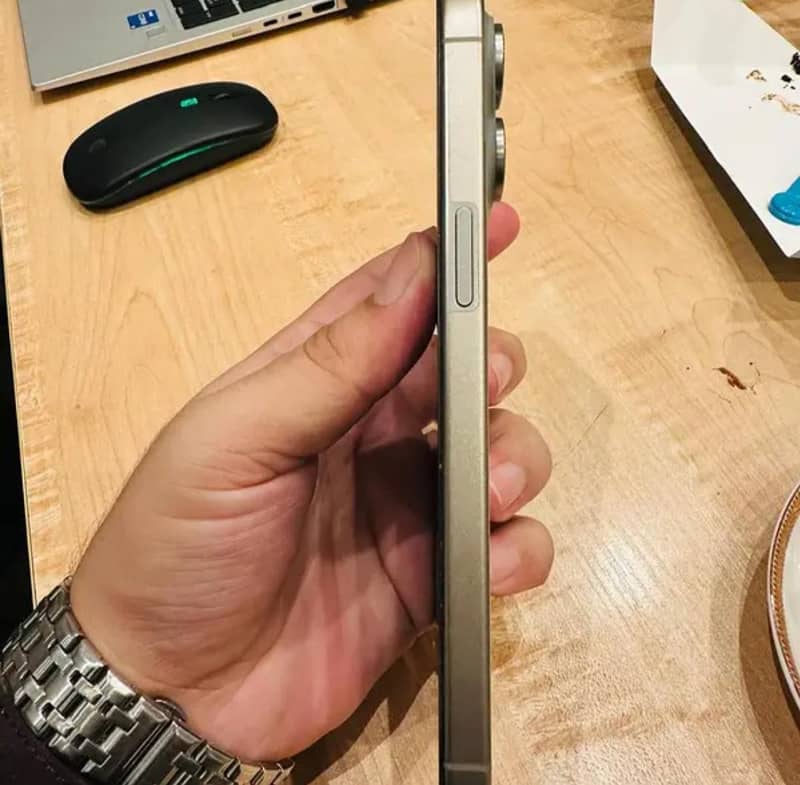 Apple iPhone 15 Pro Max 1