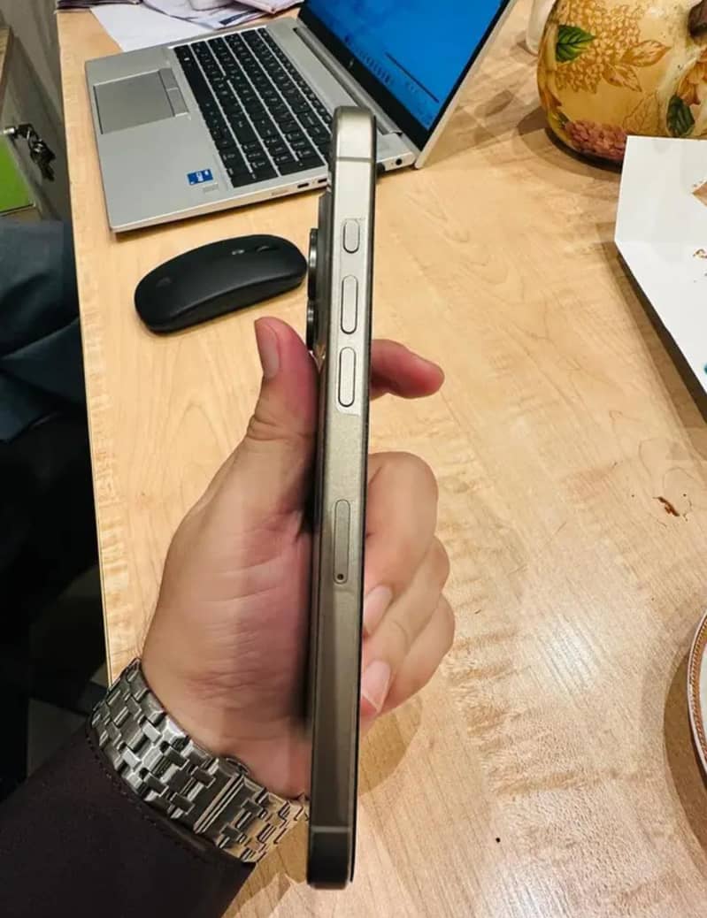Apple iPhone 15 Pro Max 2