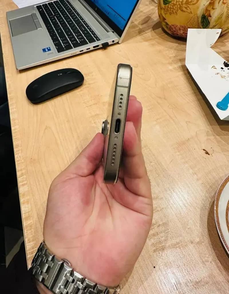Apple iPhone 15 Pro Max 3