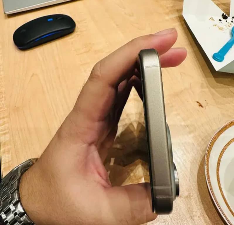 Apple iPhone 15 Pro Max 5