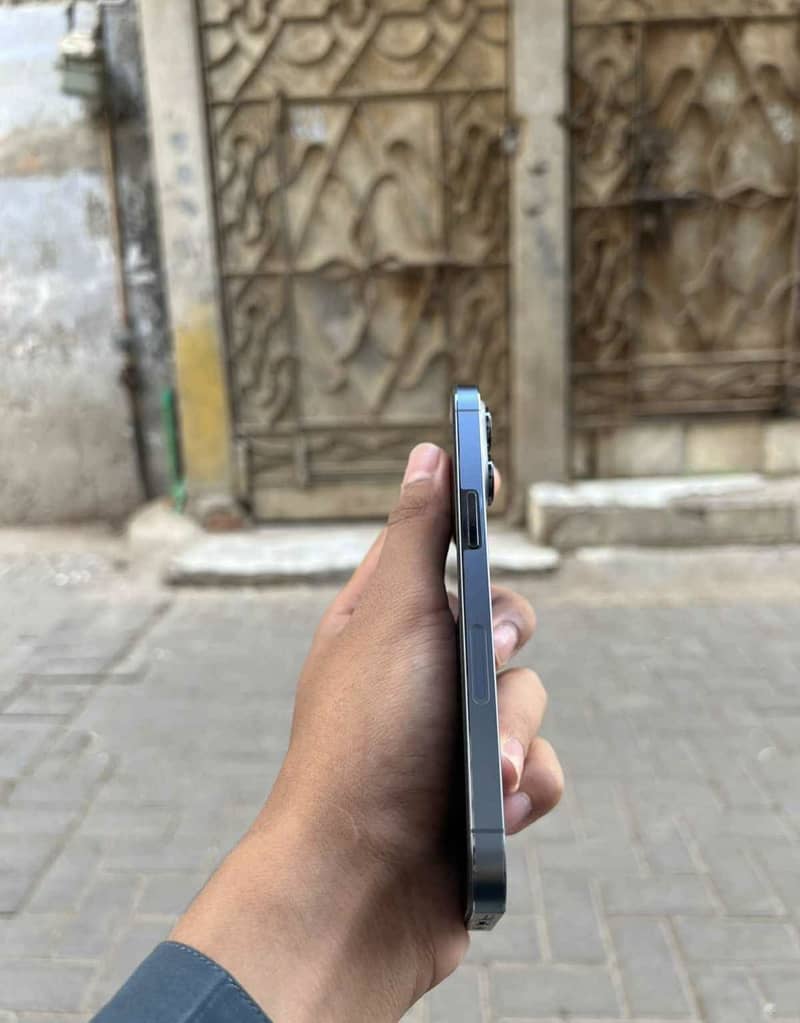 Apple iPhone 13 Pro 2
