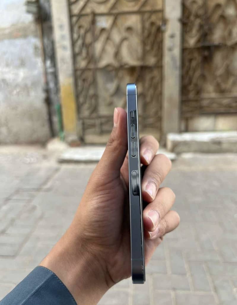Apple iPhone 13 Pro 3