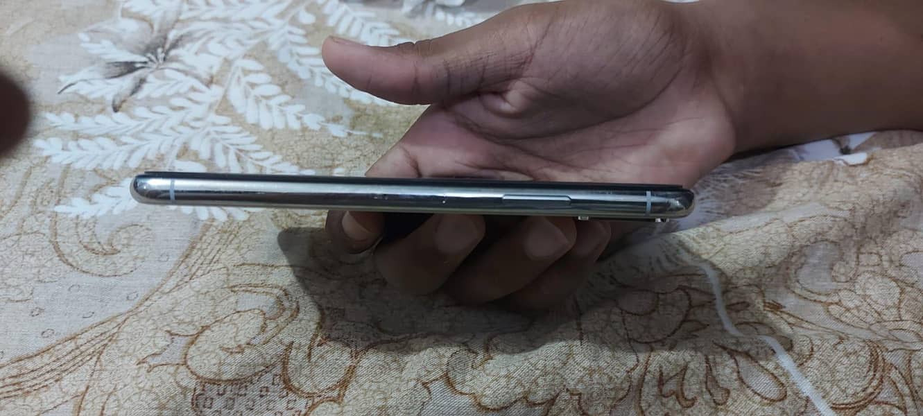 Apple iPhone X 3