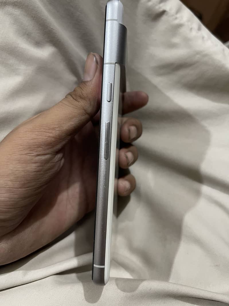 Google Pixel 7 4