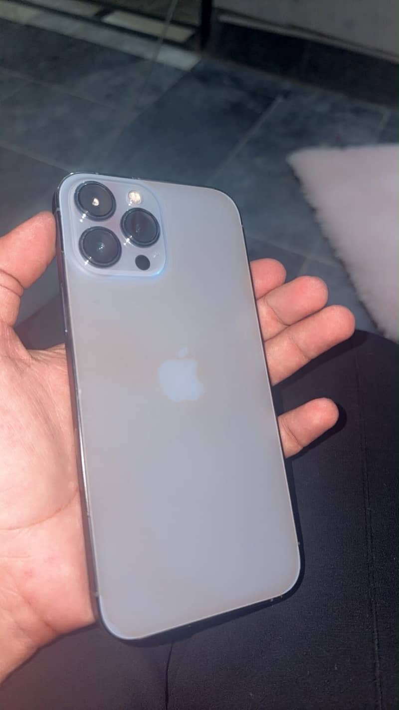Apple iPhone 13 Pro Max 4