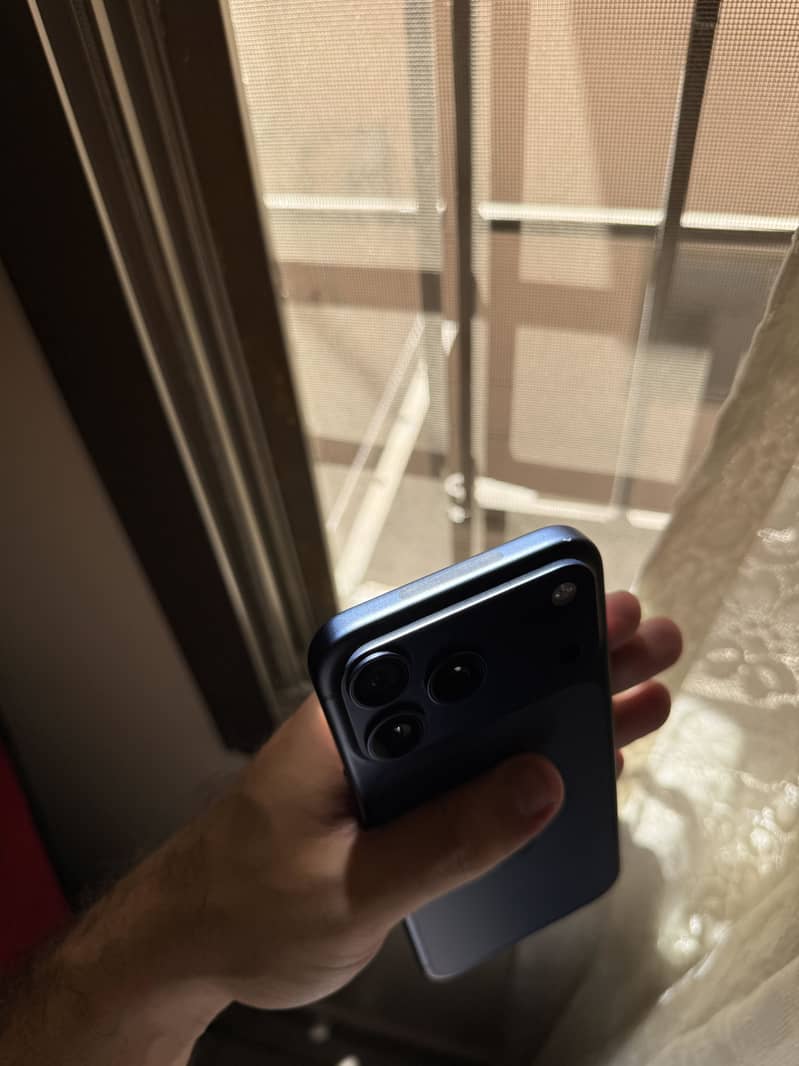 Apple iPhone 17 Pro Max 4