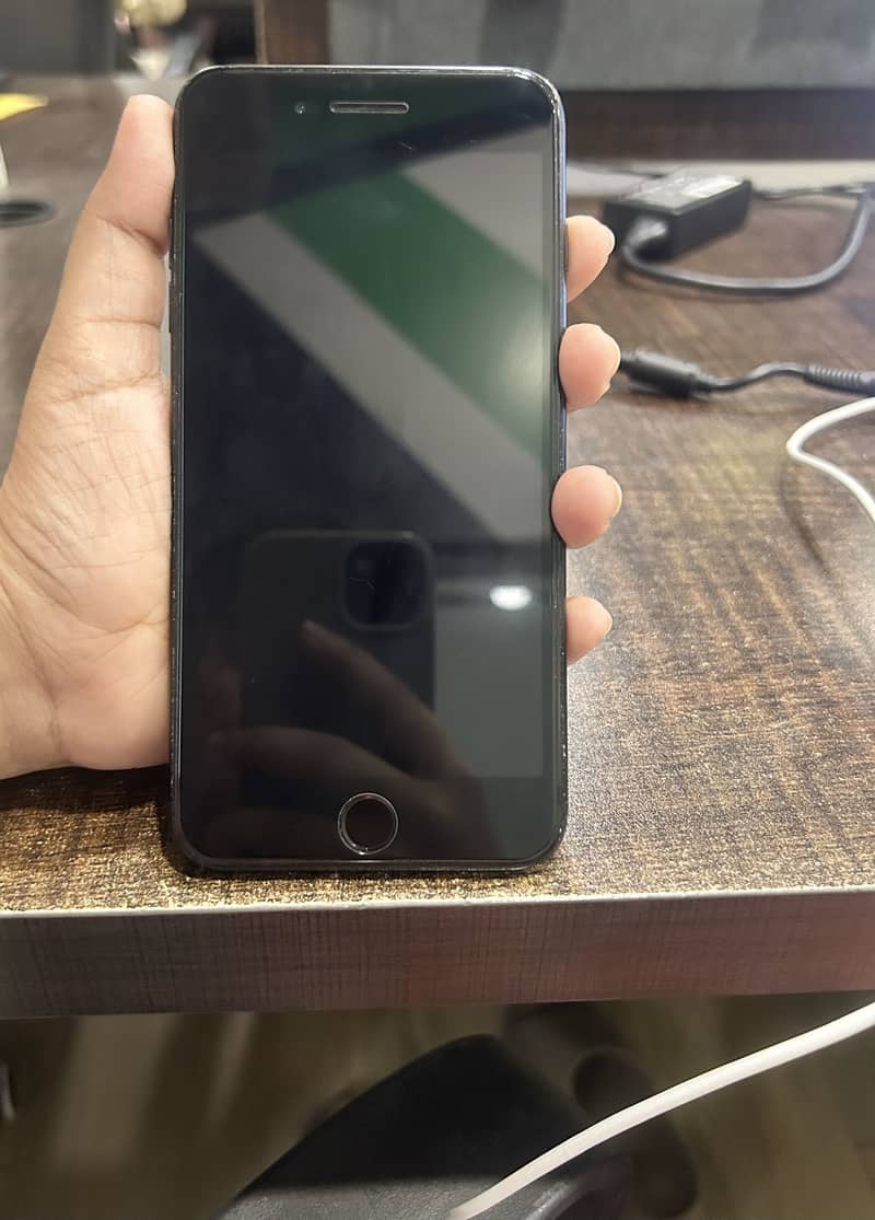 Apple iPhone 7 Plus 0