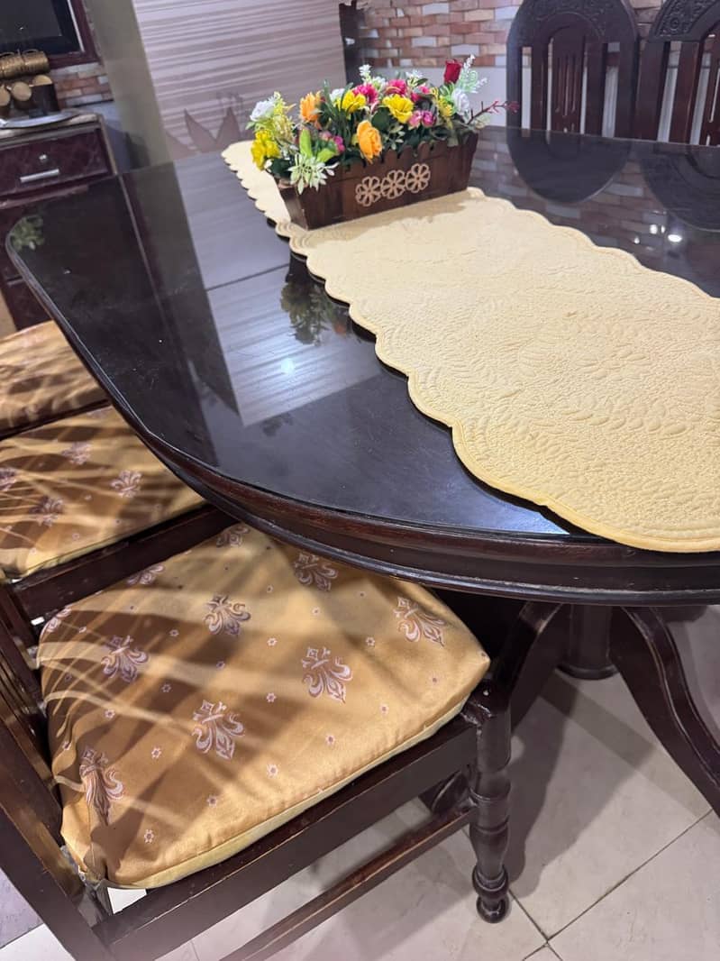 Dining table 0