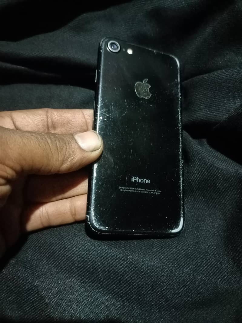 Apple iPhone 7 0
