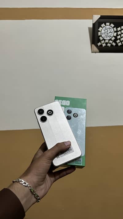 4+8GB Ram 64 Gb storage