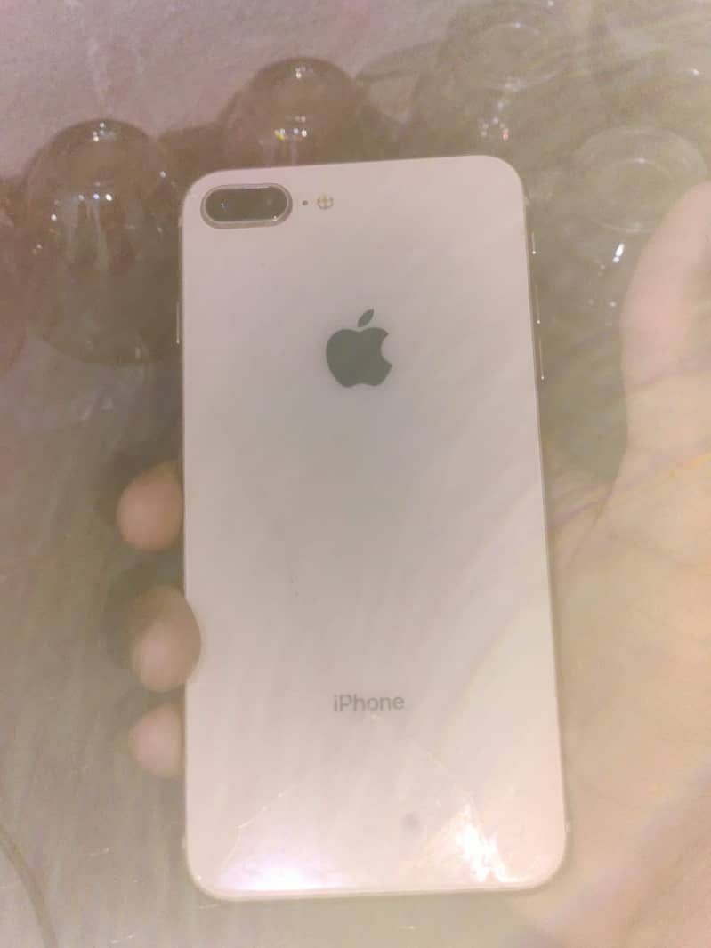 Apple iPhone 8 Plus 4