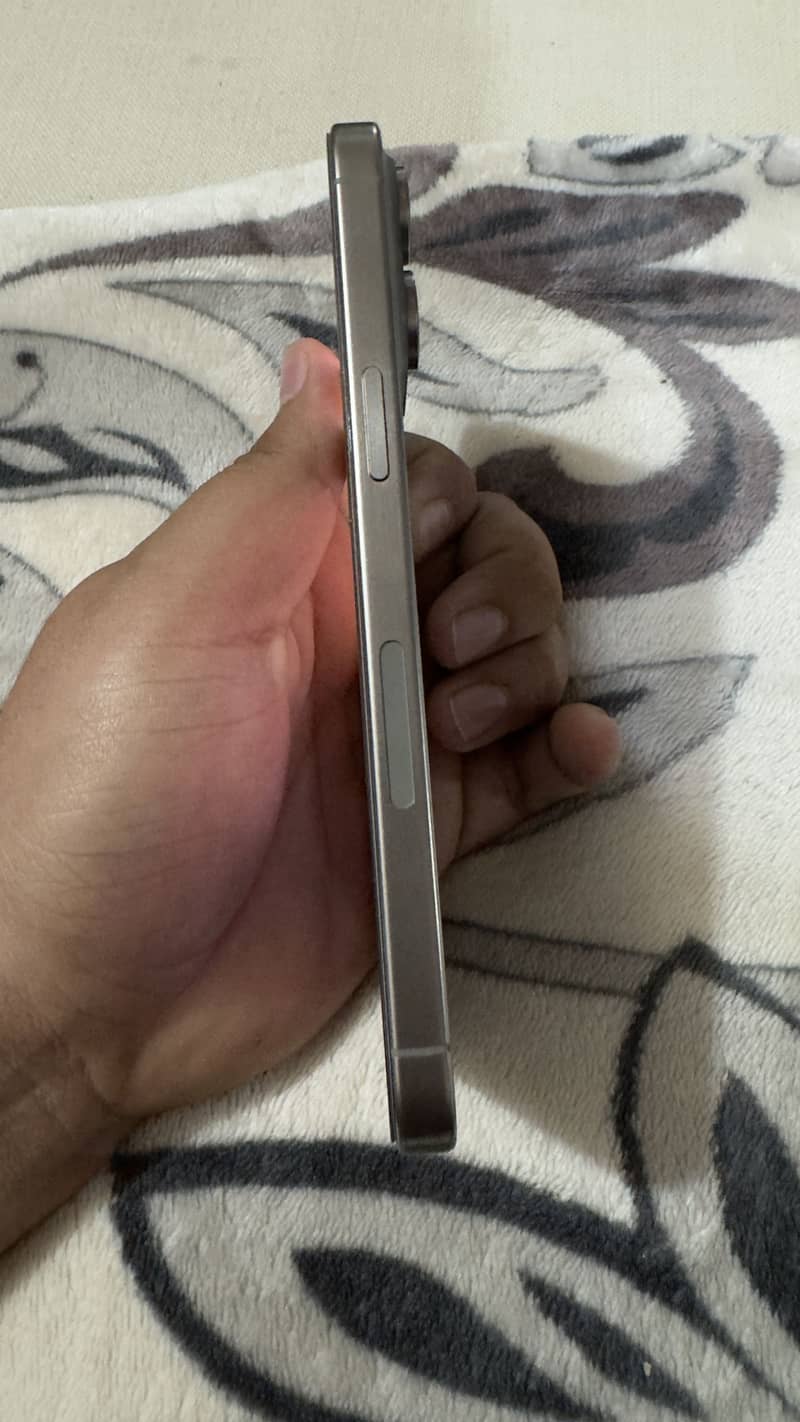 Apple iPhone 15 Pro Max 1