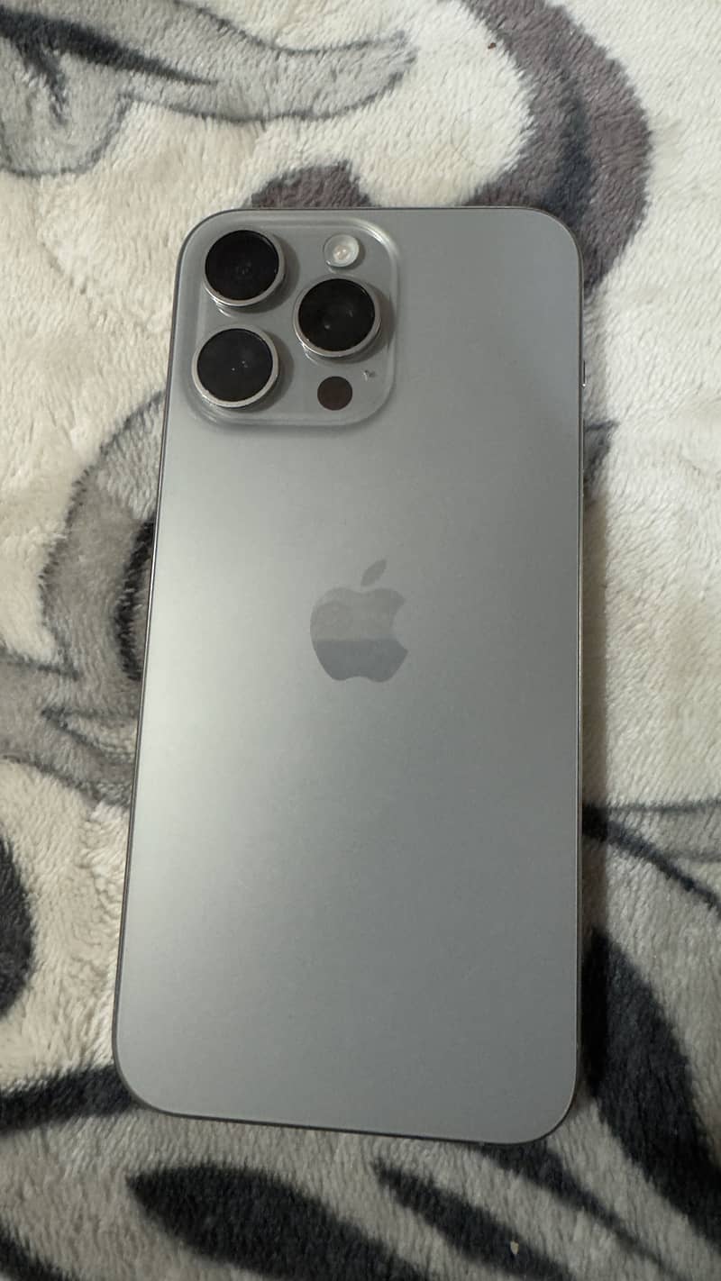 Apple iPhone 15 Pro Max 2