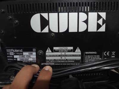 selling original Roland cube 15XL Guitar amplifier