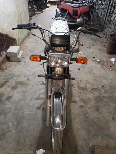 Honda CD 70 2025 Model – Excellent Condition | Original Documents.