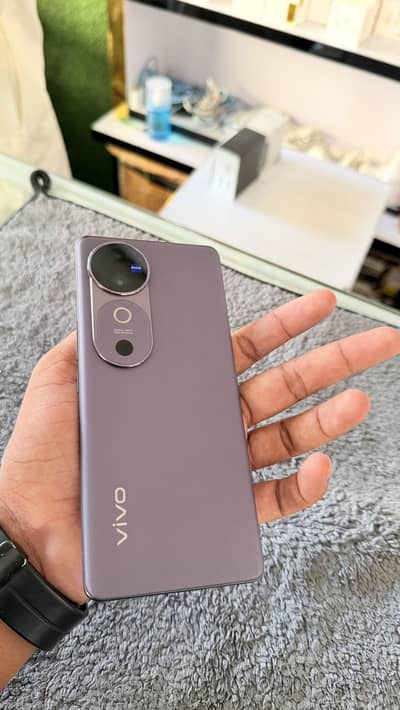 Vivo V40