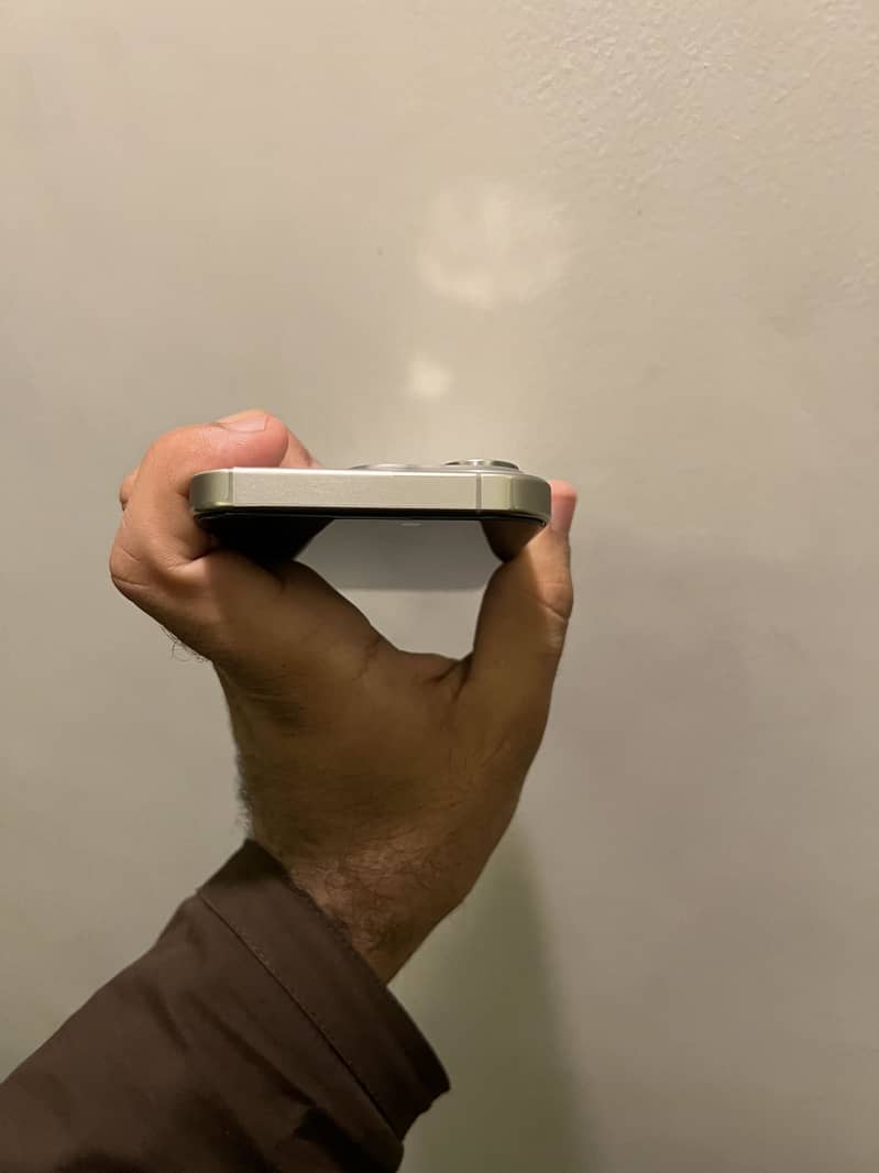 Apple iPhone 15 pro approved 4