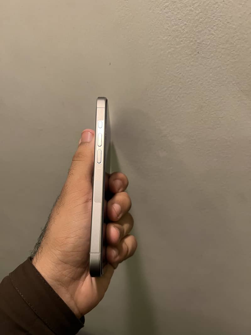 Apple iPhone 15 pro approved 5