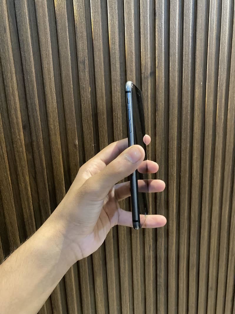 Apple iPhone 8 Plus 1