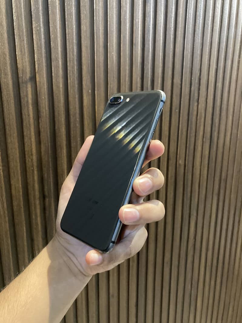 Apple iPhone 8 Plus 2