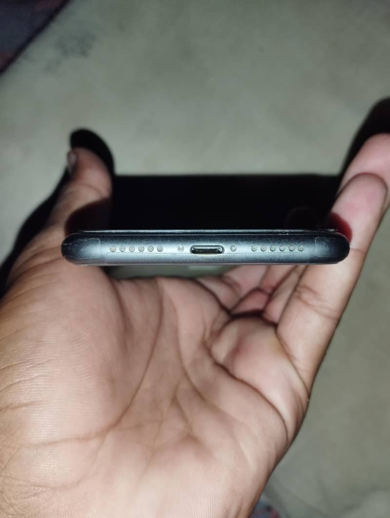 Apple iPhone 11 3
