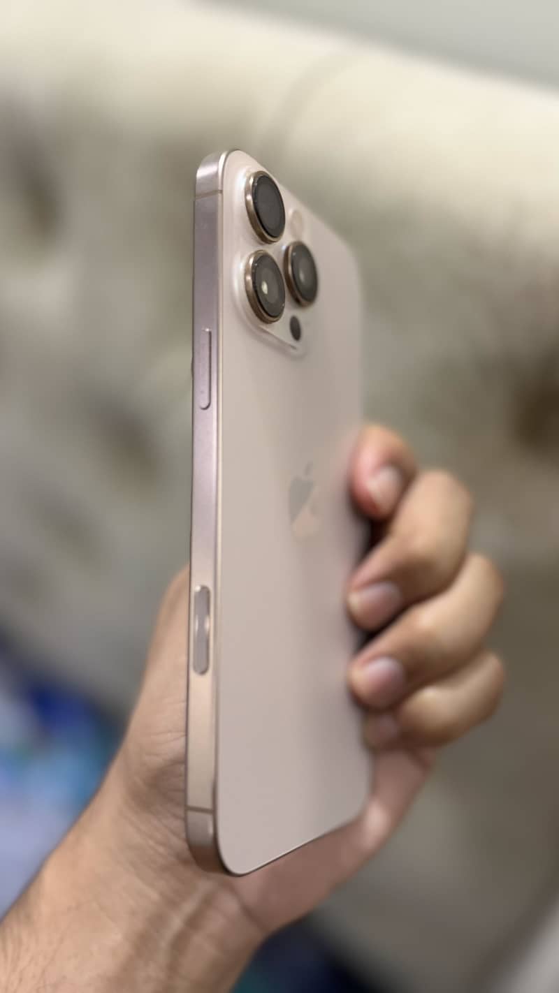 Apple iPhone 16 Pro Max 256GB Desert Titanium 1