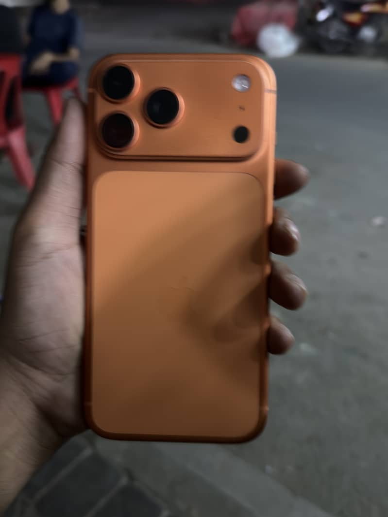Apple iPhone 17 Pro Max 4