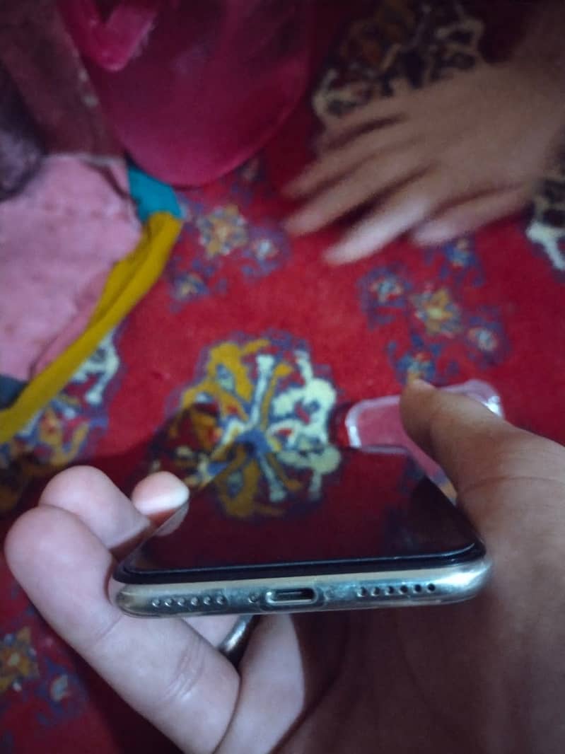 Apple iPhone X 4