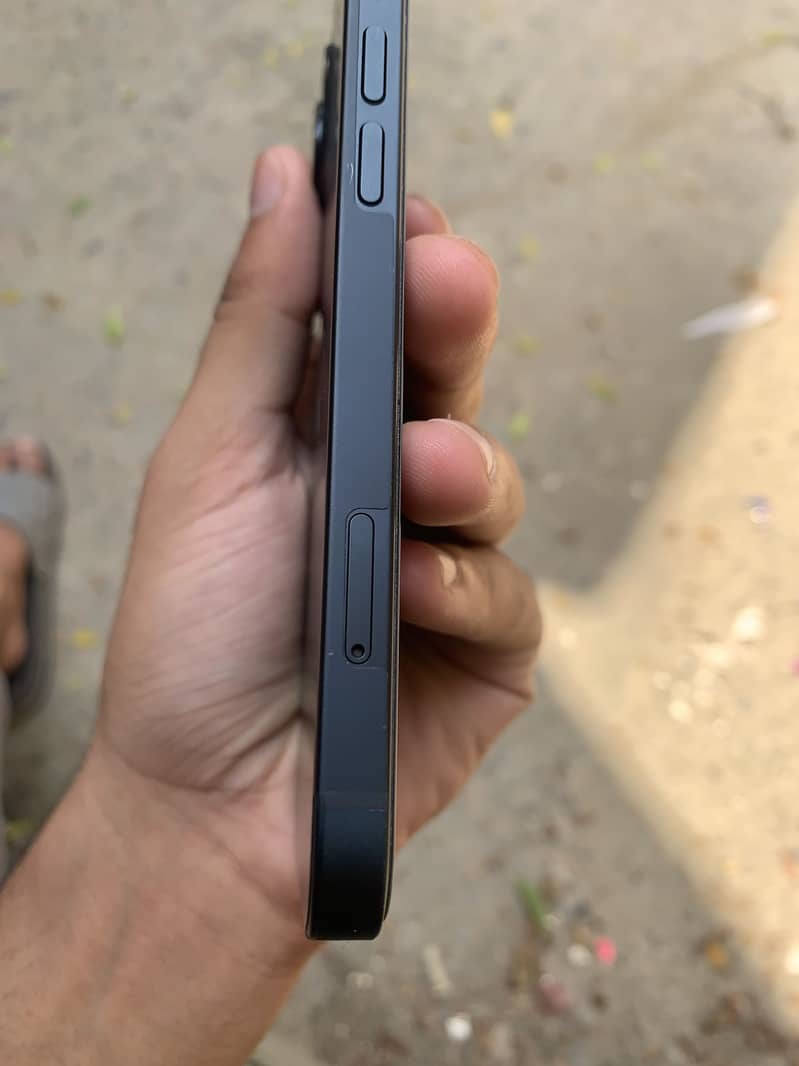 Apple iPhone 13 2