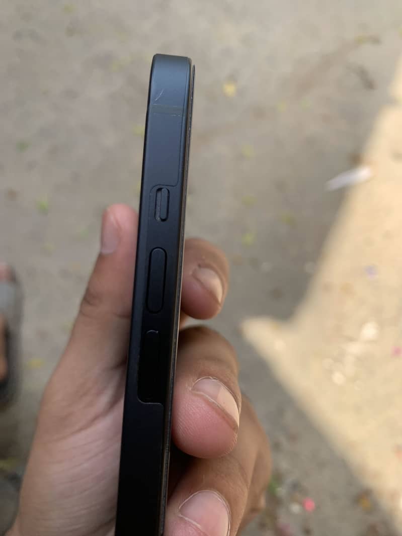 Apple iPhone 13 4