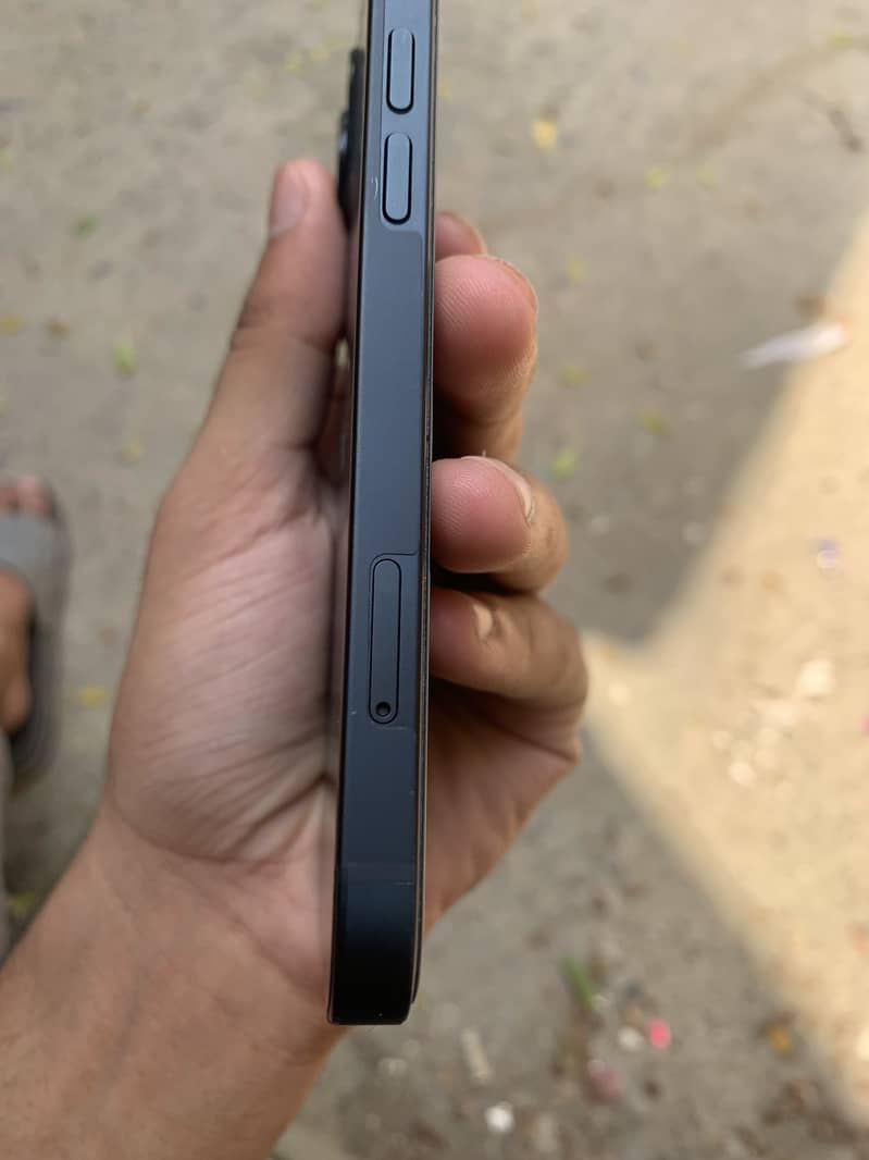 Apple iPhone 13 6