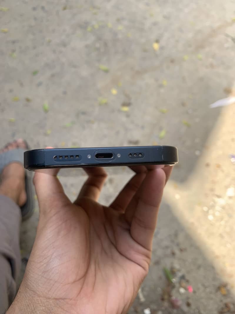 Apple iPhone 13 8