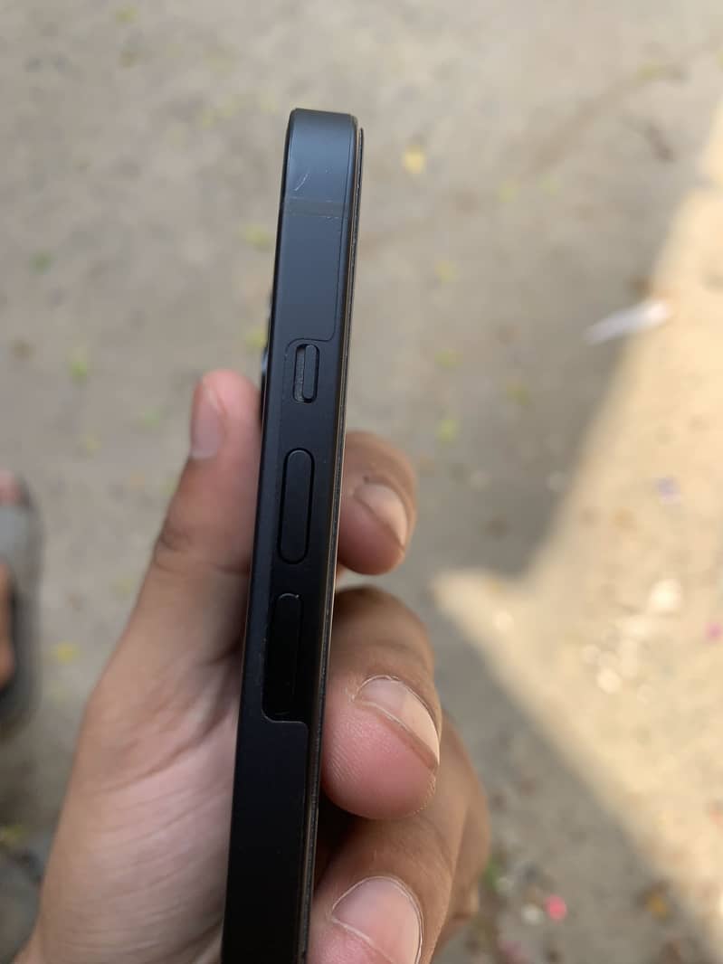 Apple iPhone 13 10