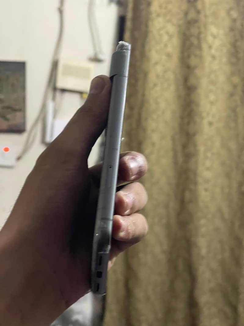 Google Pixel 8 4