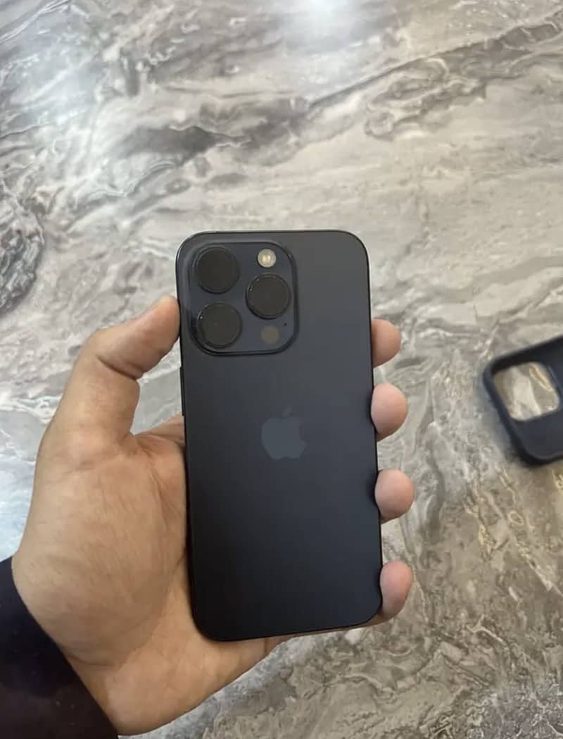 Apple iPhone 15 Pro Max 3