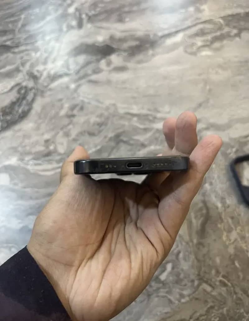 Apple iPhone 15 Pro Max 5