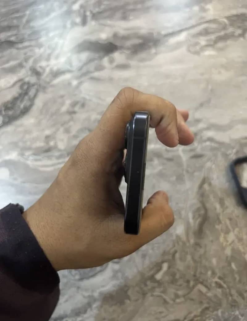 Apple iPhone 15 Pro Max 6