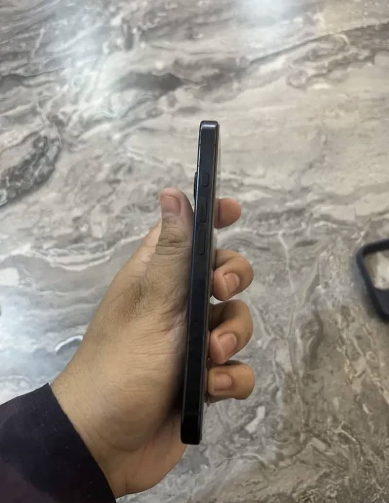 Apple iPhone 15 Pro Max 7