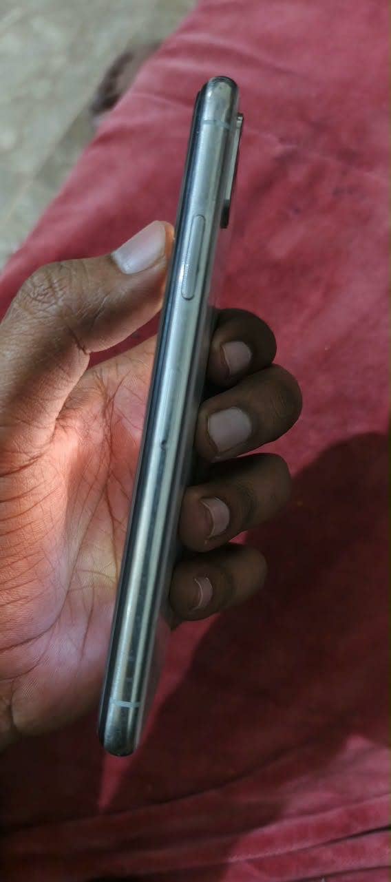 Apple iPhone X 3