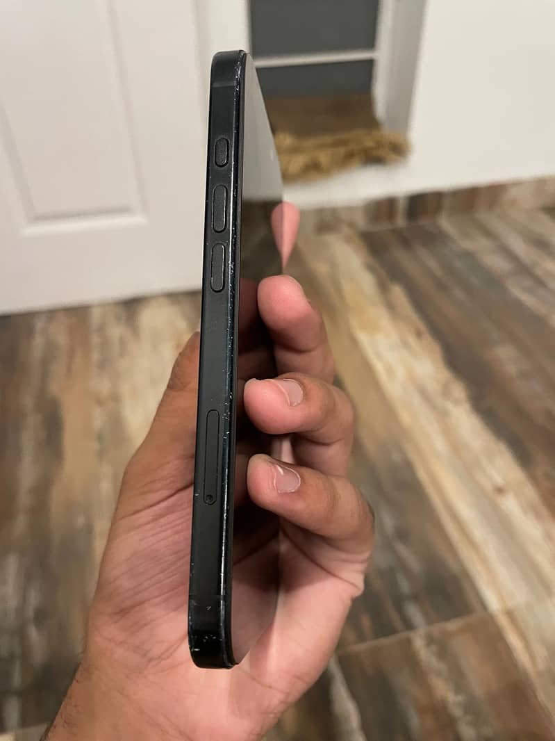 Apple iPhone 16 1