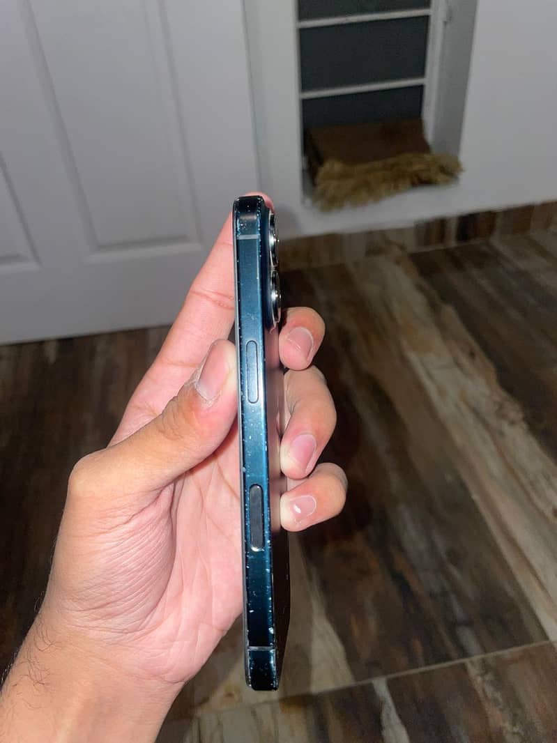Apple iPhone 16 2