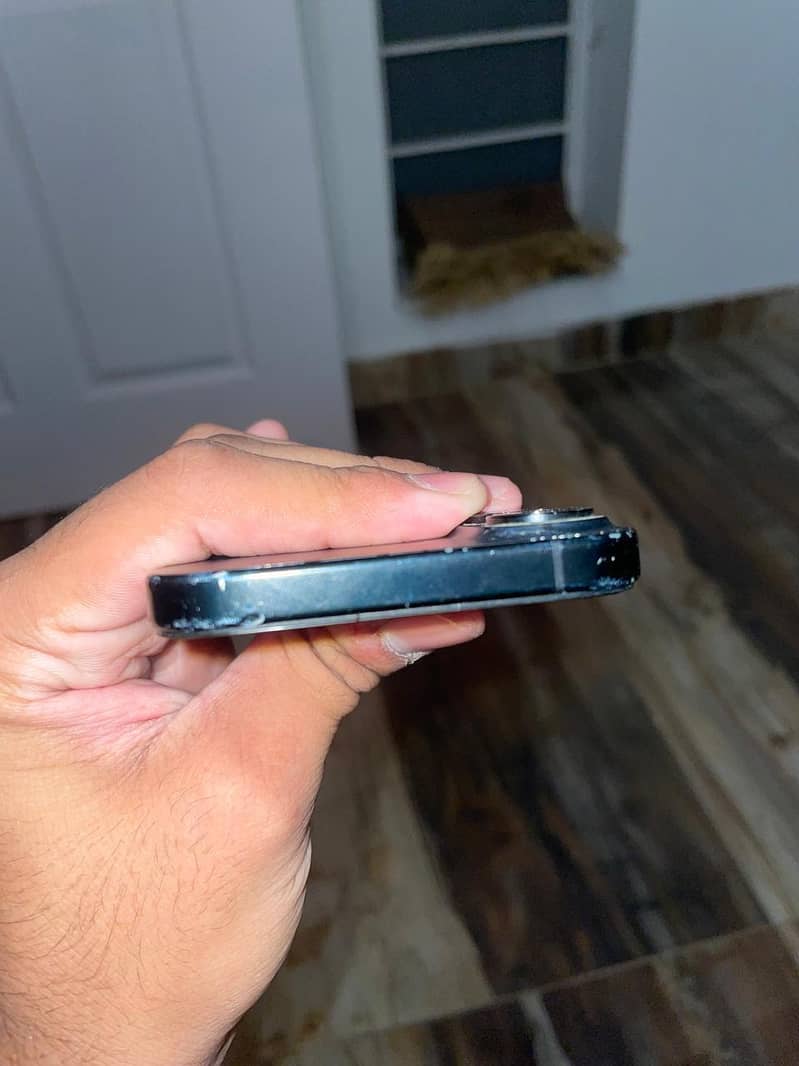 Apple iPhone 16 3